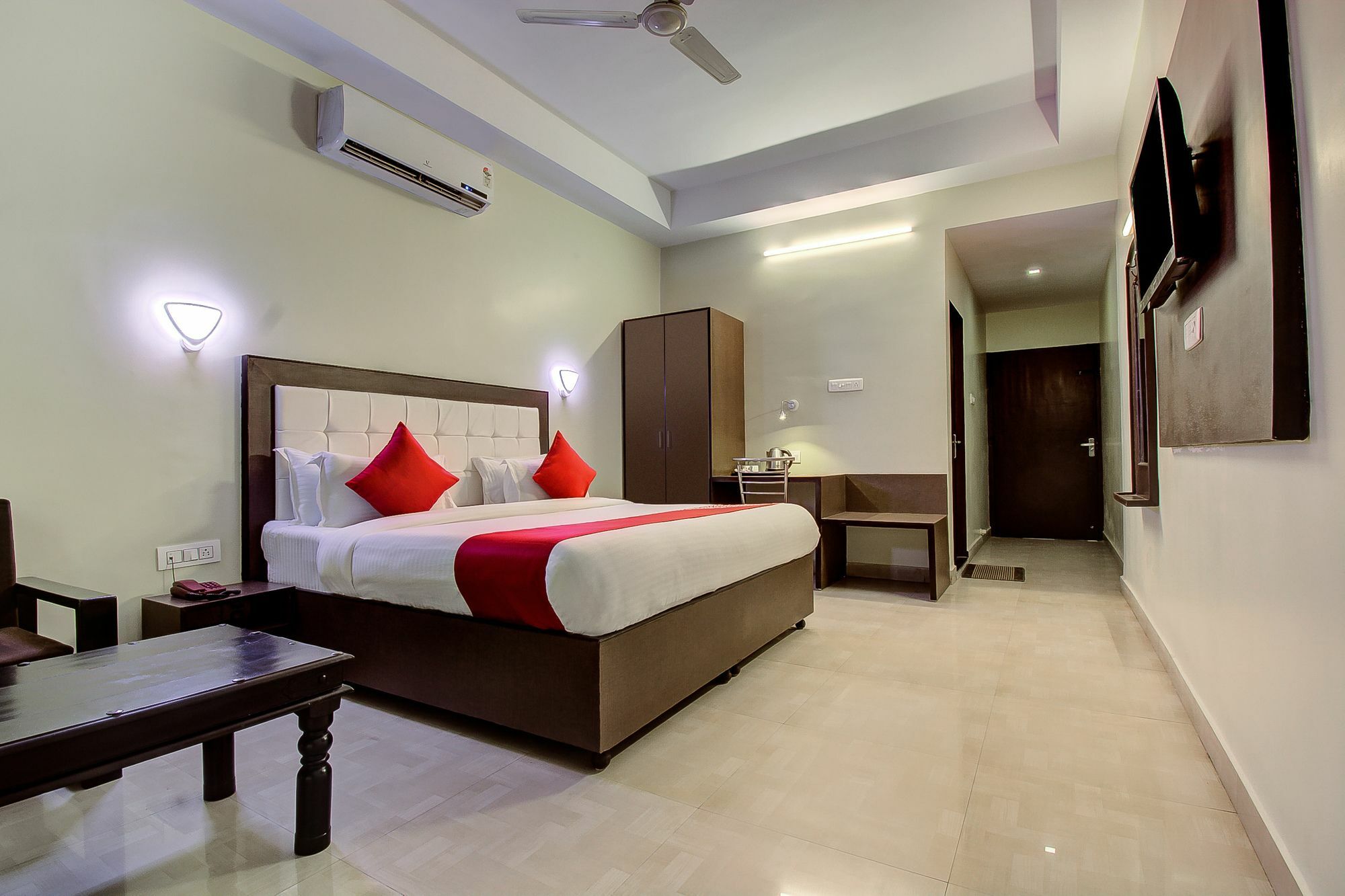 Oyo 16579 Dream Palace Hotel 2*