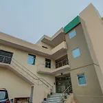 Oyo 16579 Hotel Dream Palace