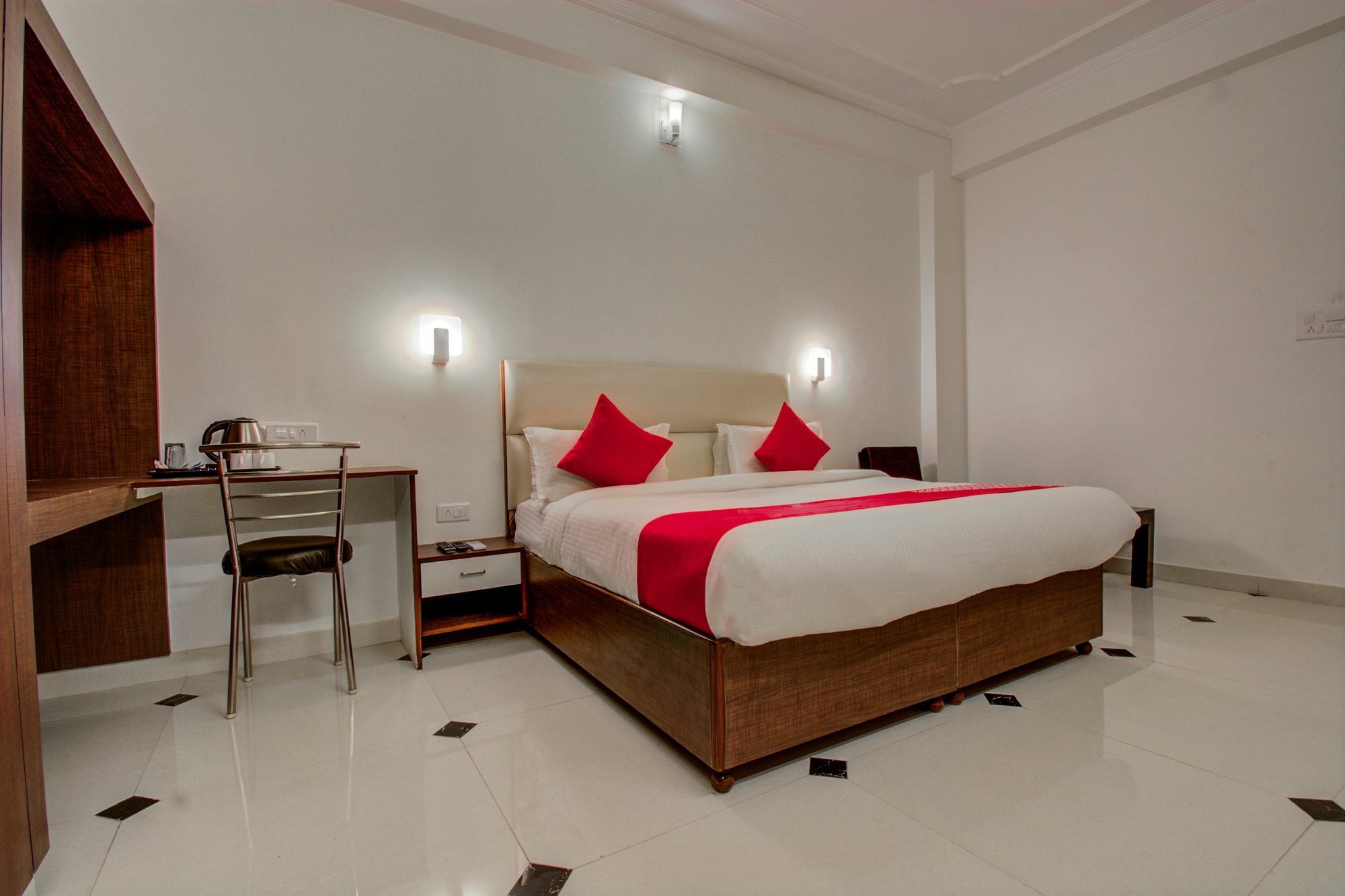 Hotel Oyo 16579 Dream Palace 2*
