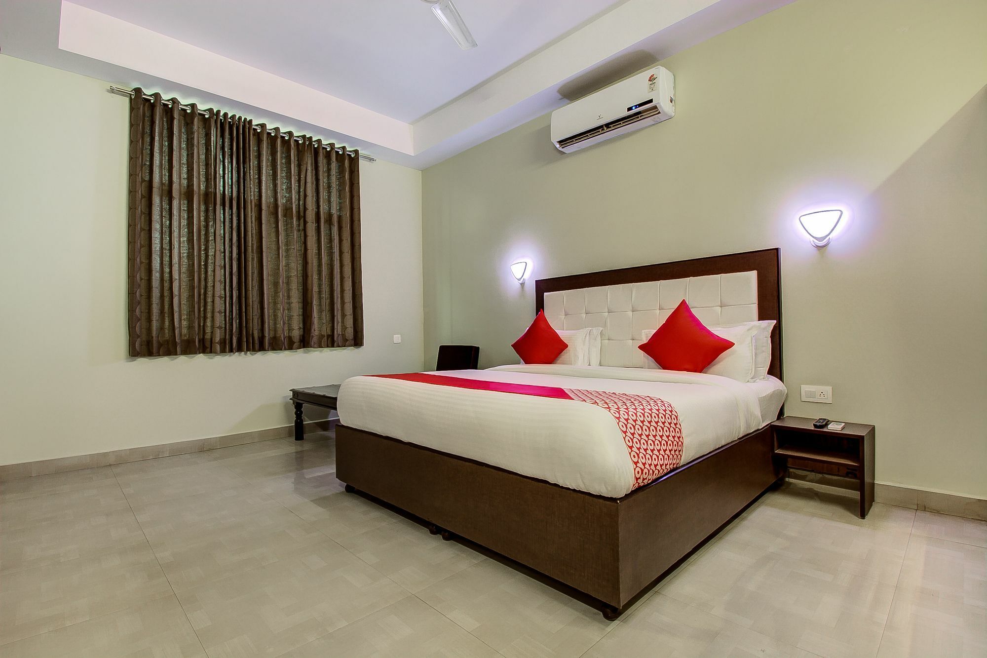 Hotel Oyo 16579 Dream Palace
