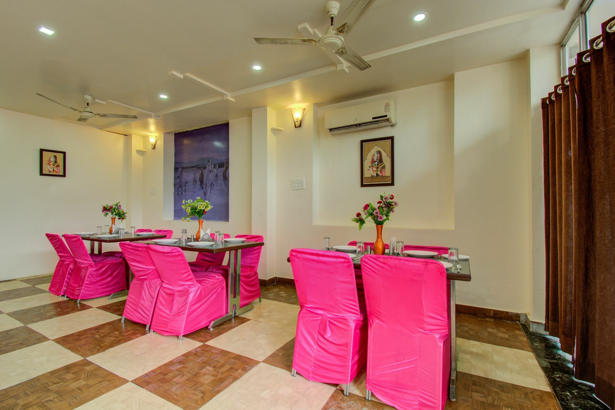 Hotel Oyo 16579 Dream Palace 2*