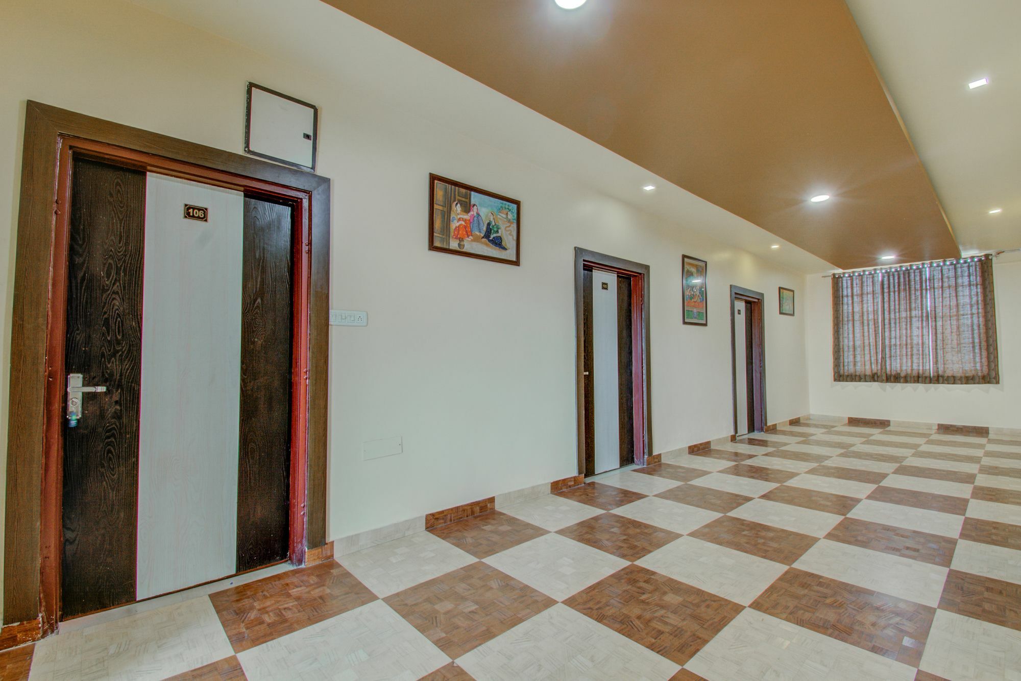 Oyo 16579 Dream Palace