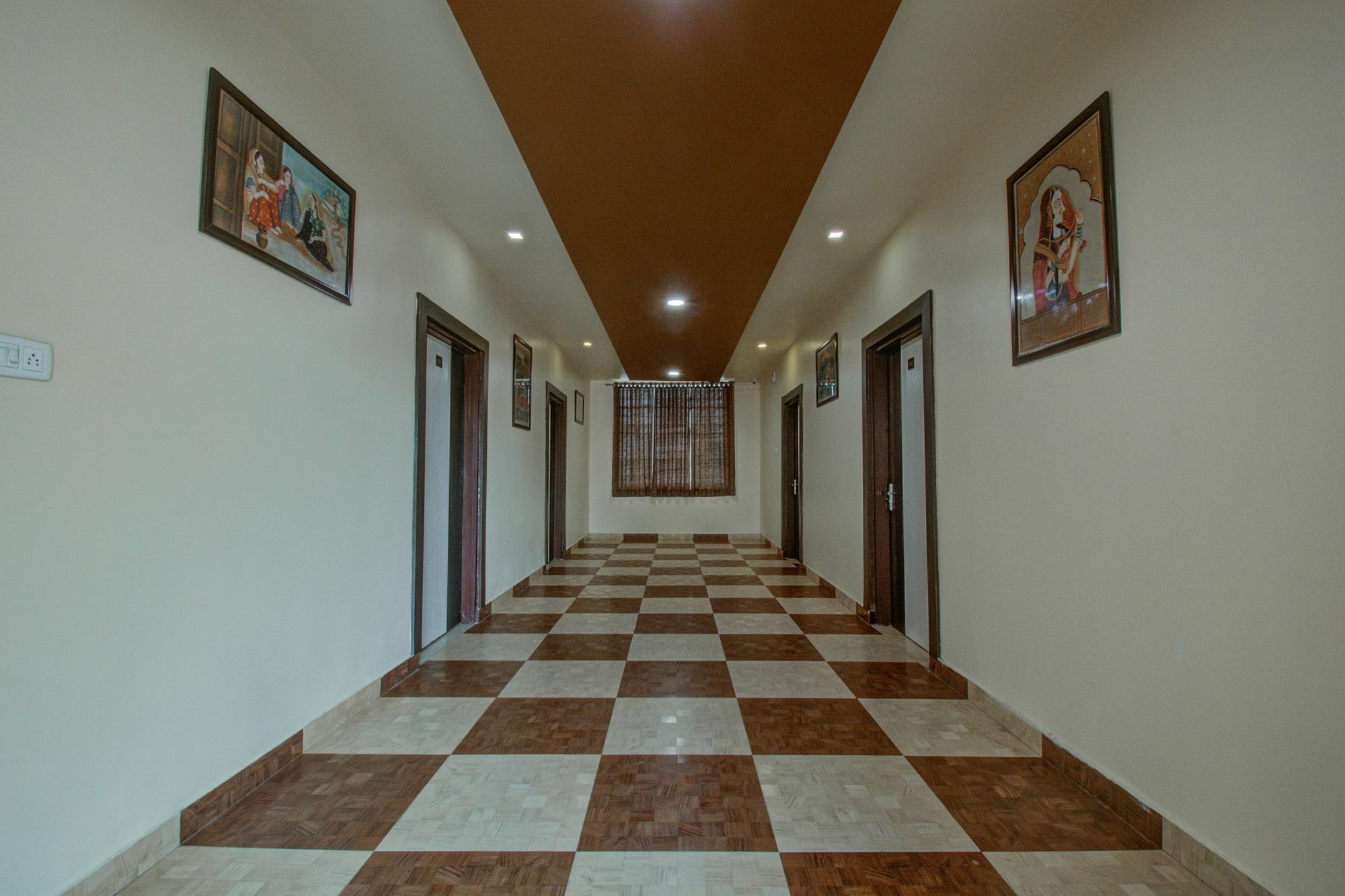 Oyo 16579 Dream Palace Hotel