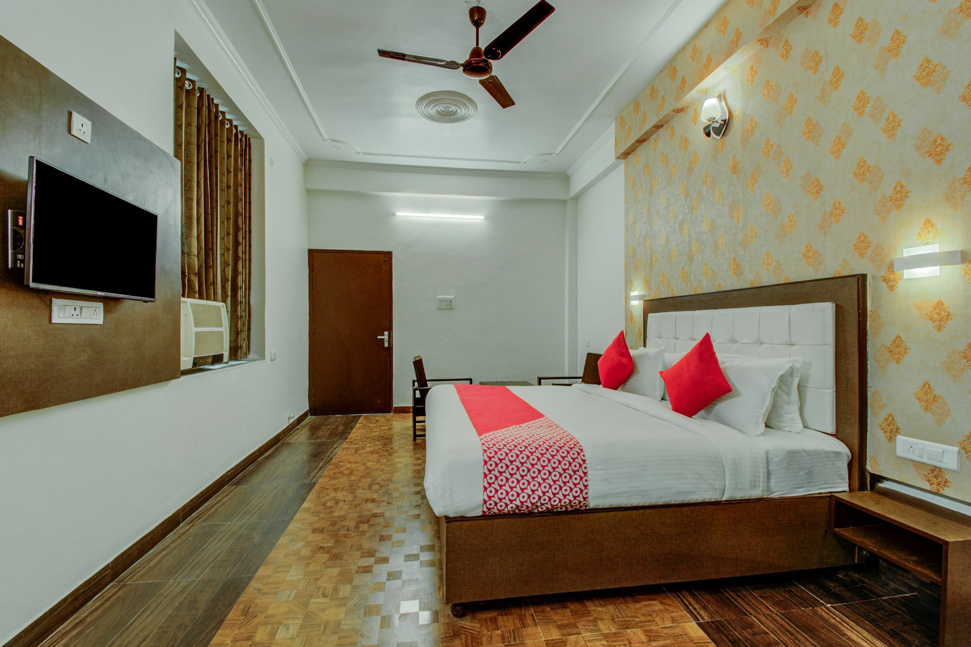 Hotel Oyo 16579 Dream Palace