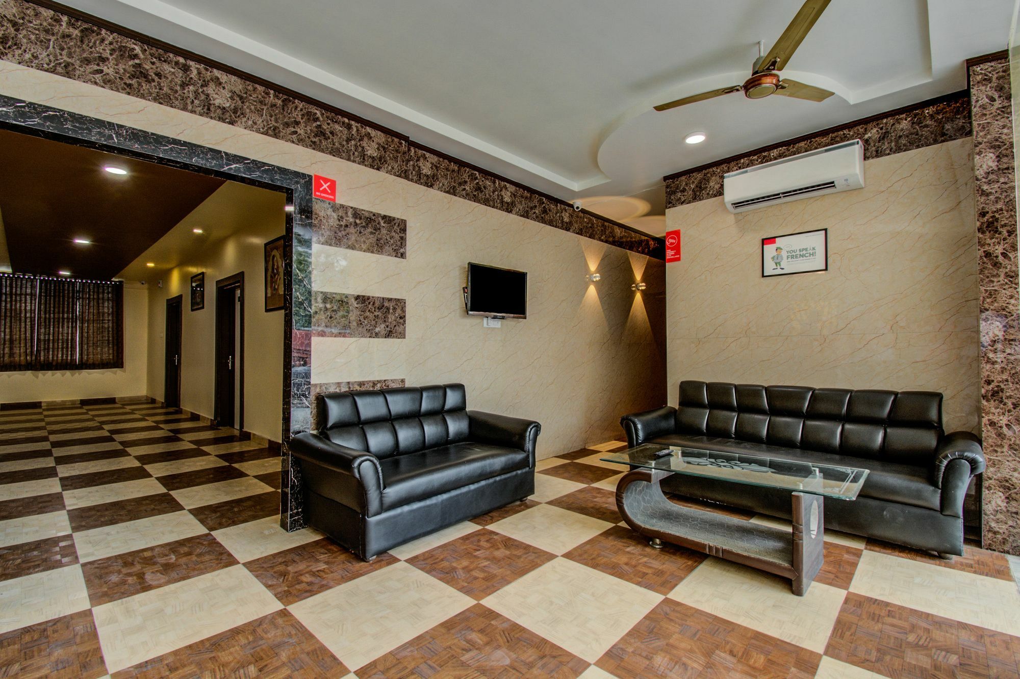 Oyo 16579 Dream Palace Hotel 2*